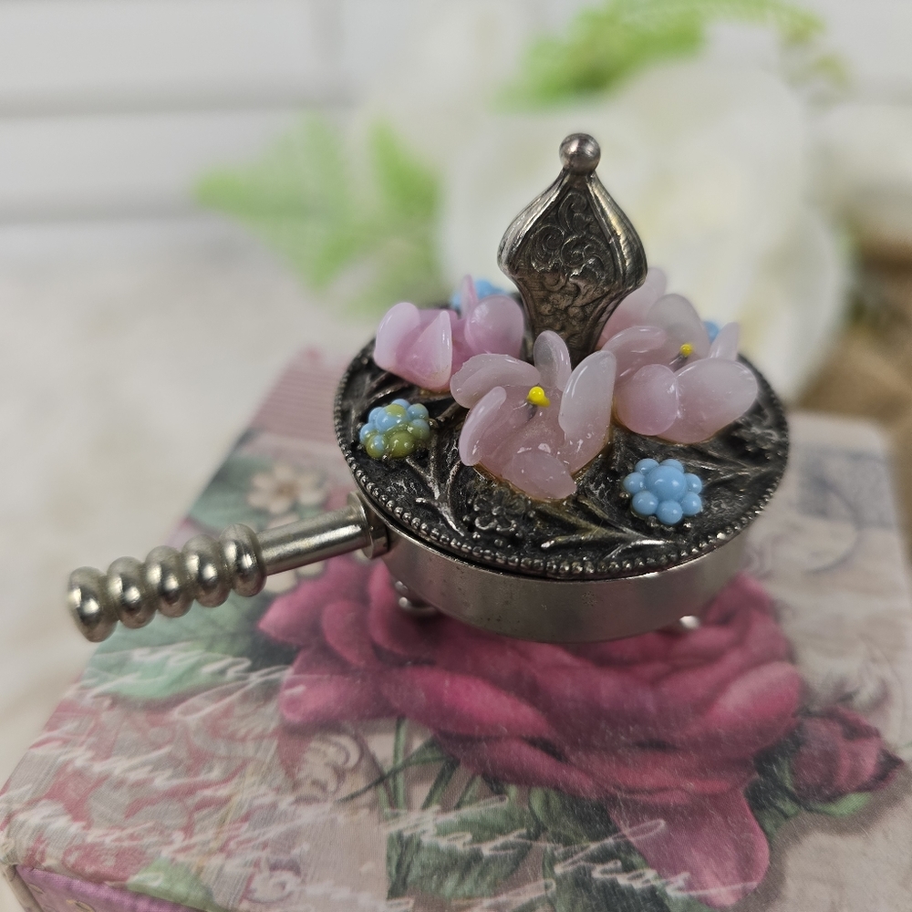 Vintage Mini Trinket Box in the Shape of a Pan - Picture 15 of 15